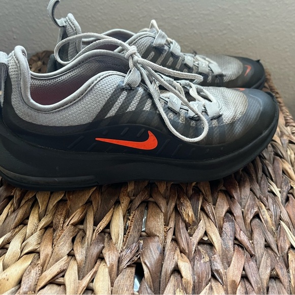 Nike Air Max Youth Size 3.5 Y Axis Sneakers Grey Orange Low Top - Picture 3 of 7